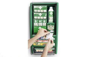 51011026-fa-first-aid-station-hands-cut-900x600.jpg