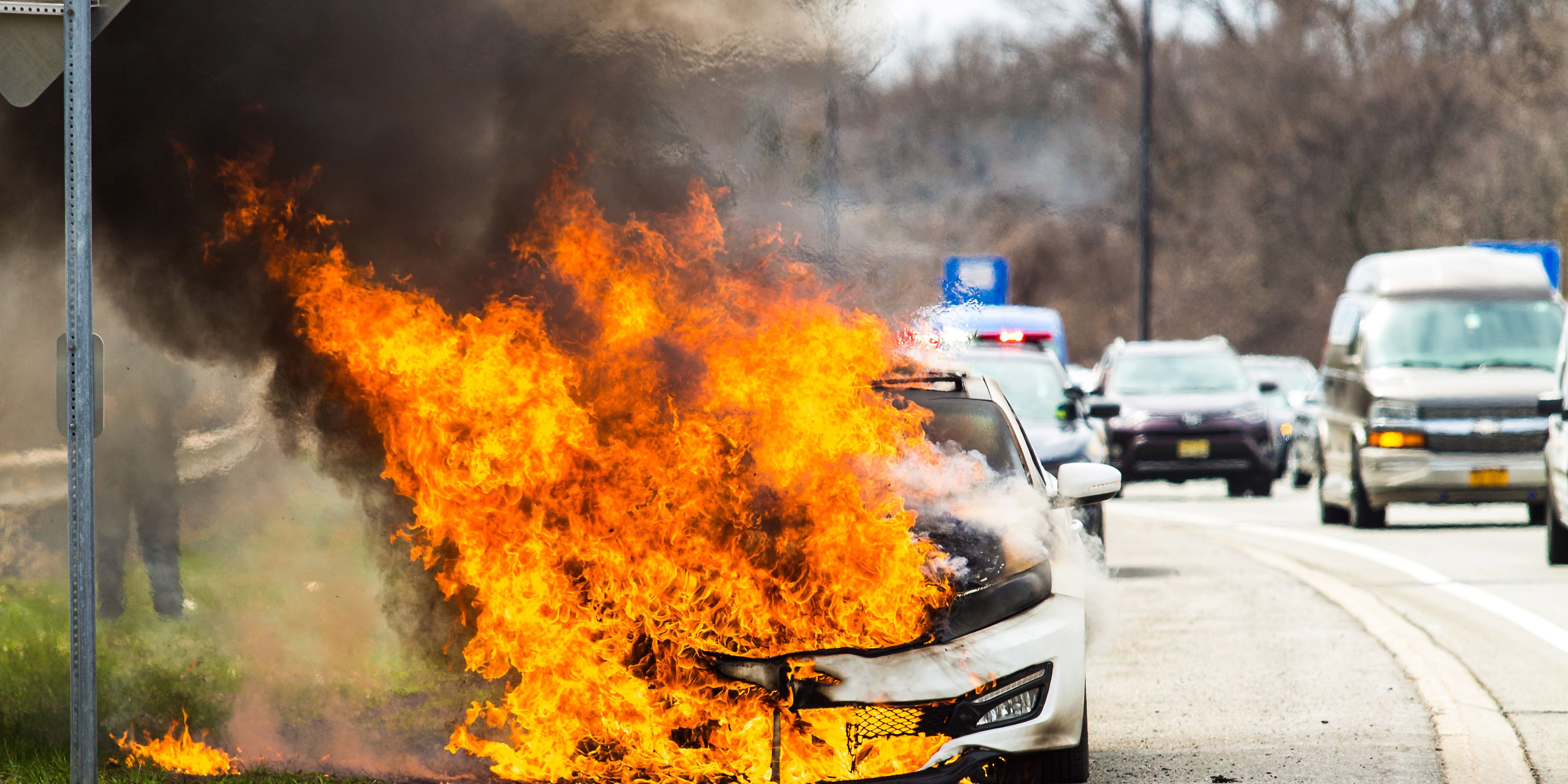Gaszenie pożaru samochodu elektrycznego - istotne informacje